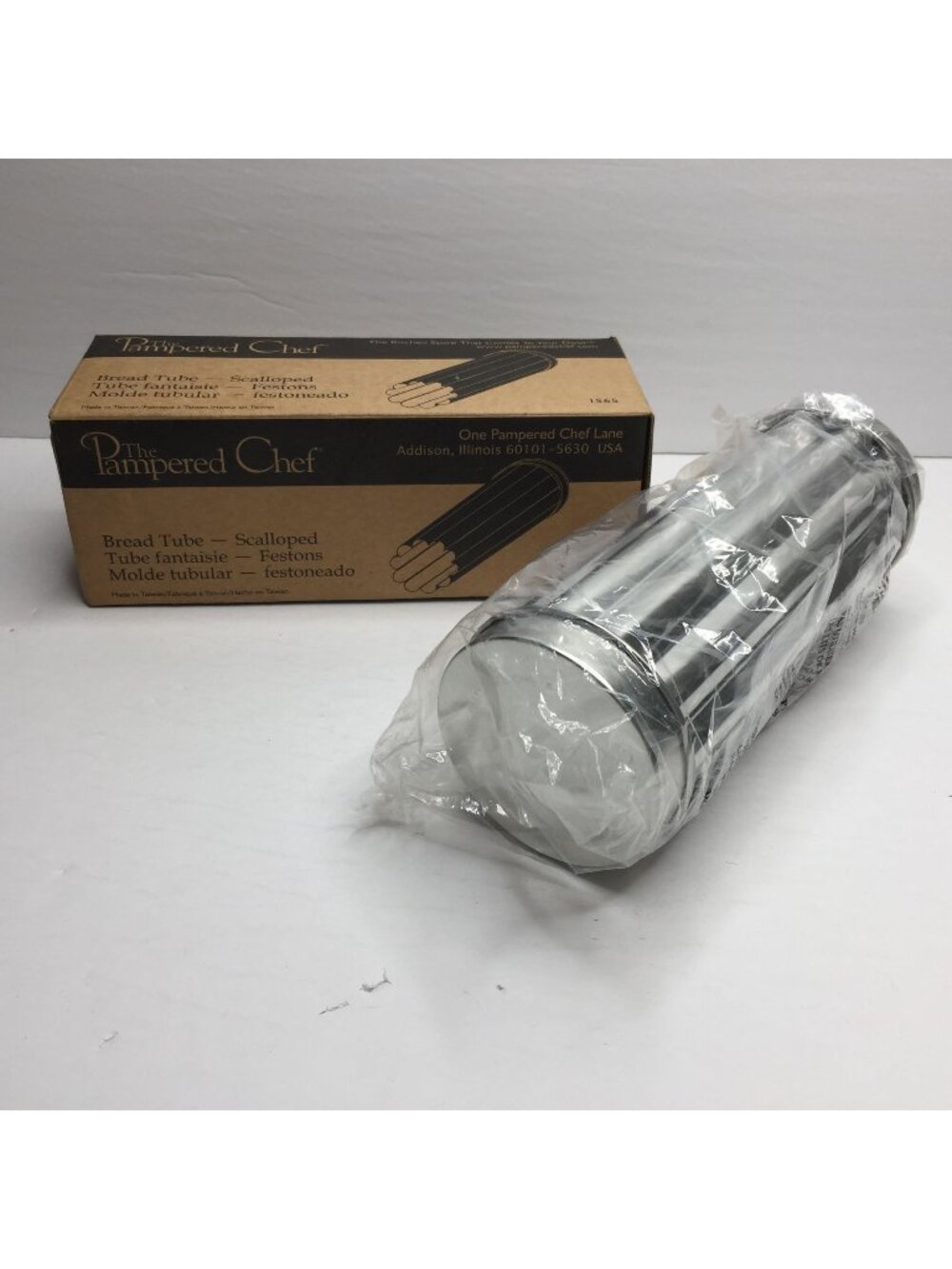 The Pampered Chef Scalloped Bread Tube Mold #1565 Home Kitchen Baking Cooking